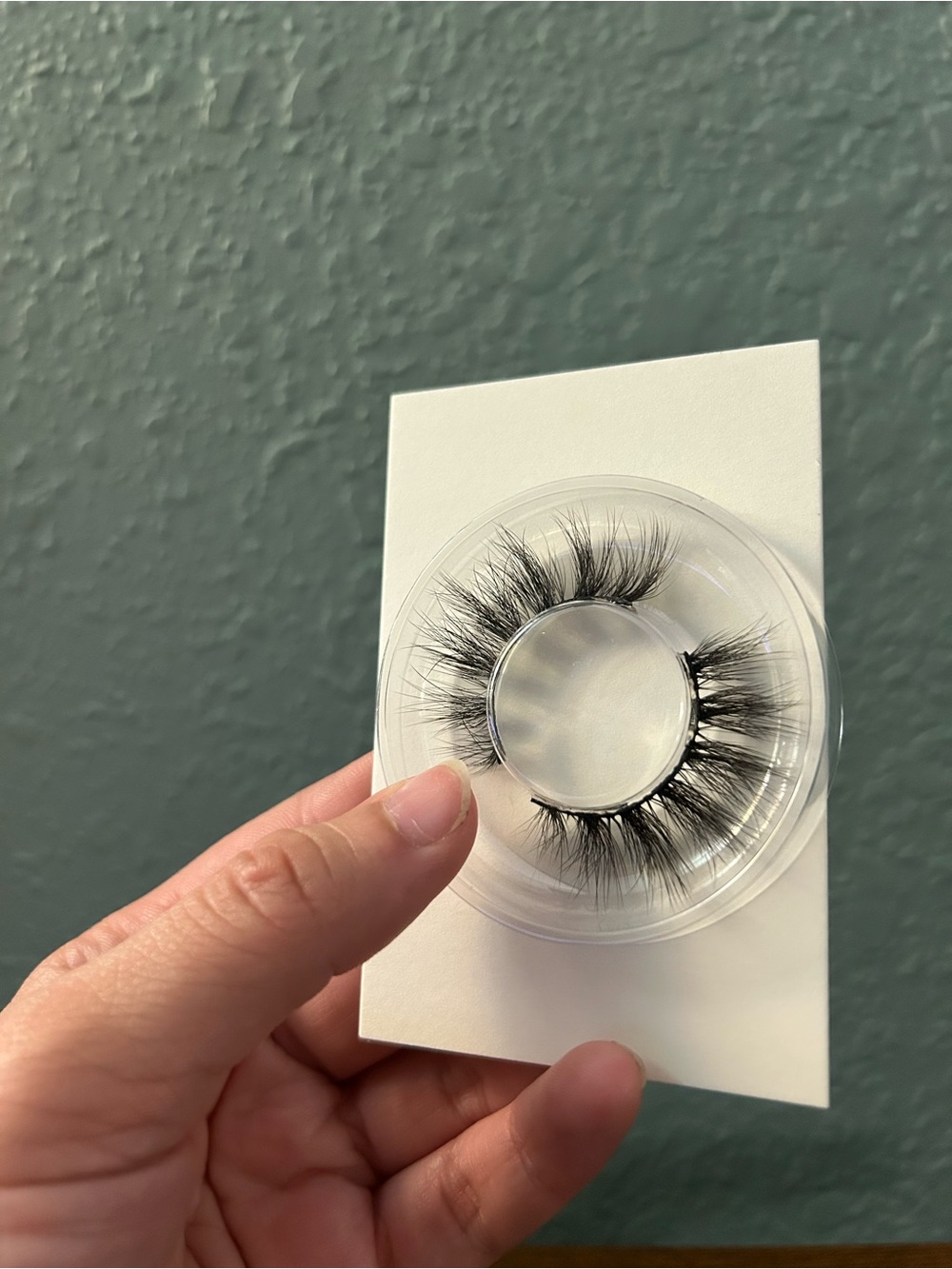 Lashes - Picture 5 of 6